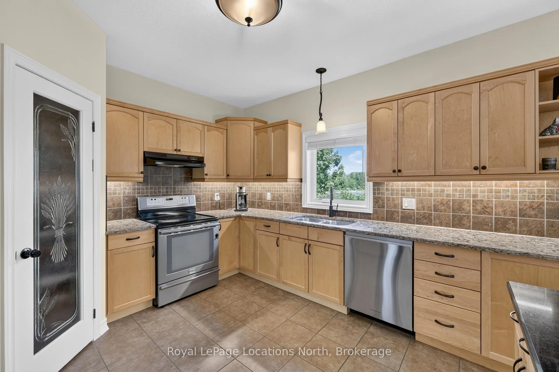 Photo 10 of 47 Chamberlain Crescent, Collingwood — HOMEH