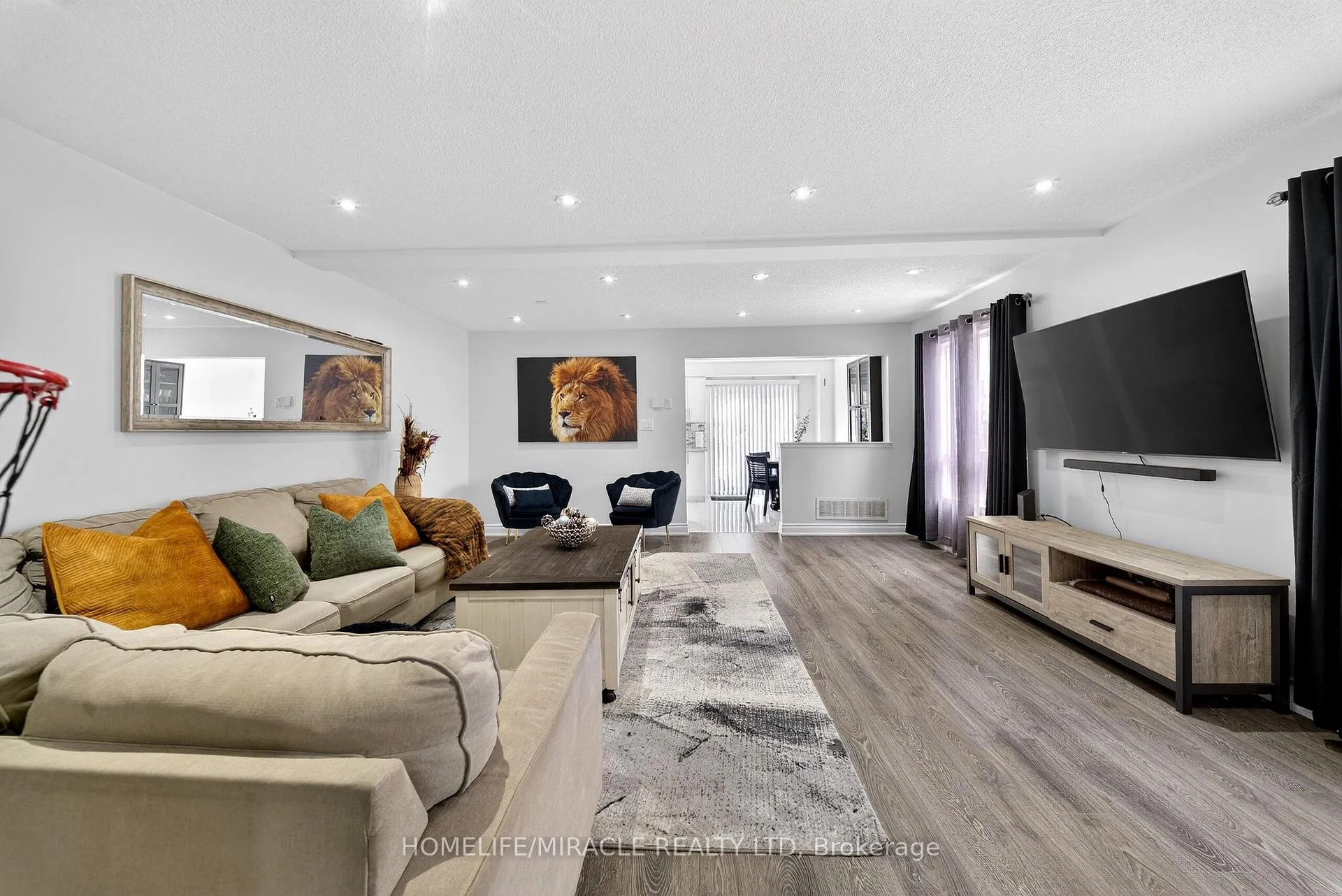 Photo 4 of 71 Roadmaster Lane, Brampton, Fletcher's Meadow — HOMEH