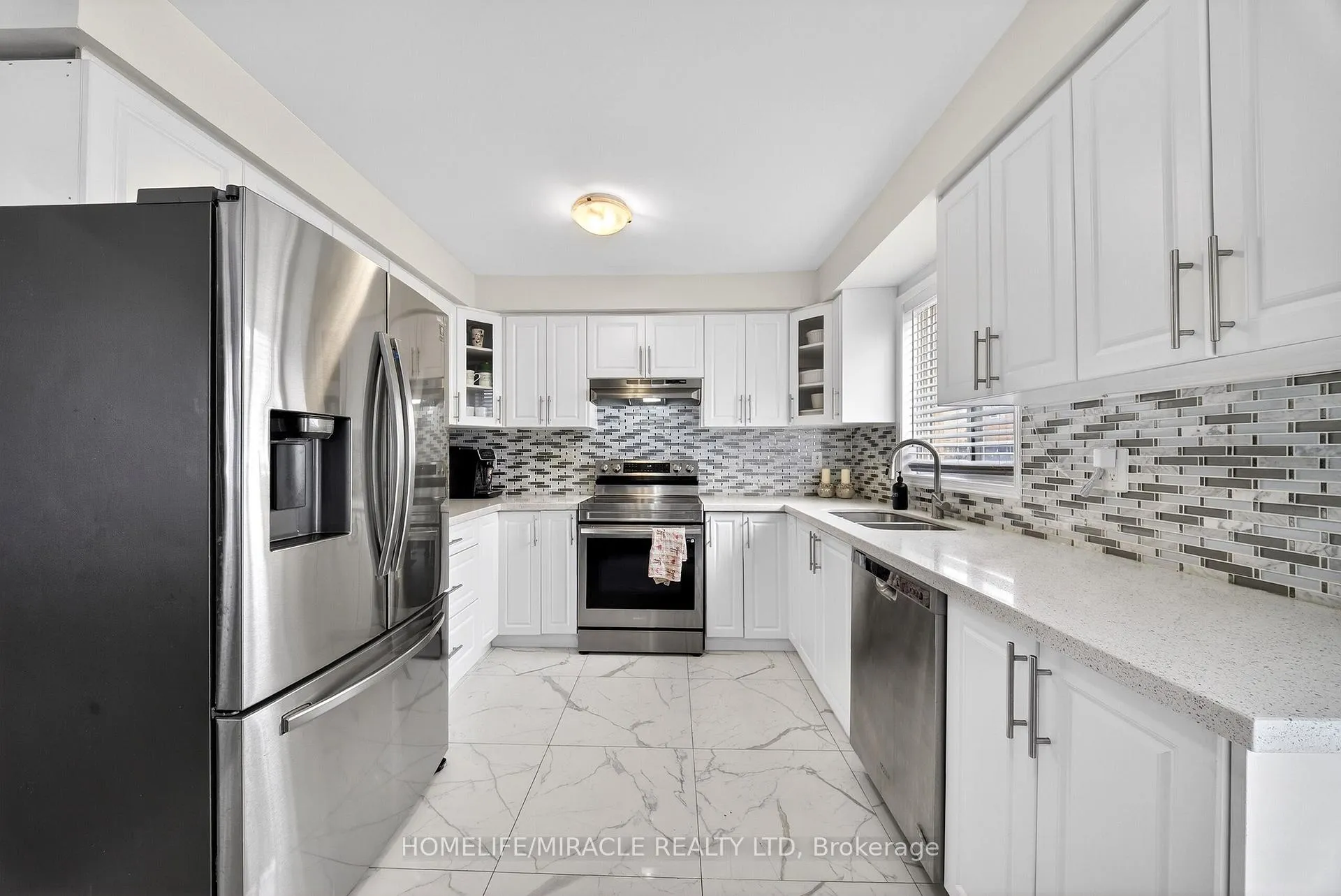 Photo 5 of 71 Roadmaster Lane, Brampton, Fletcher's Meadow — HOMEH