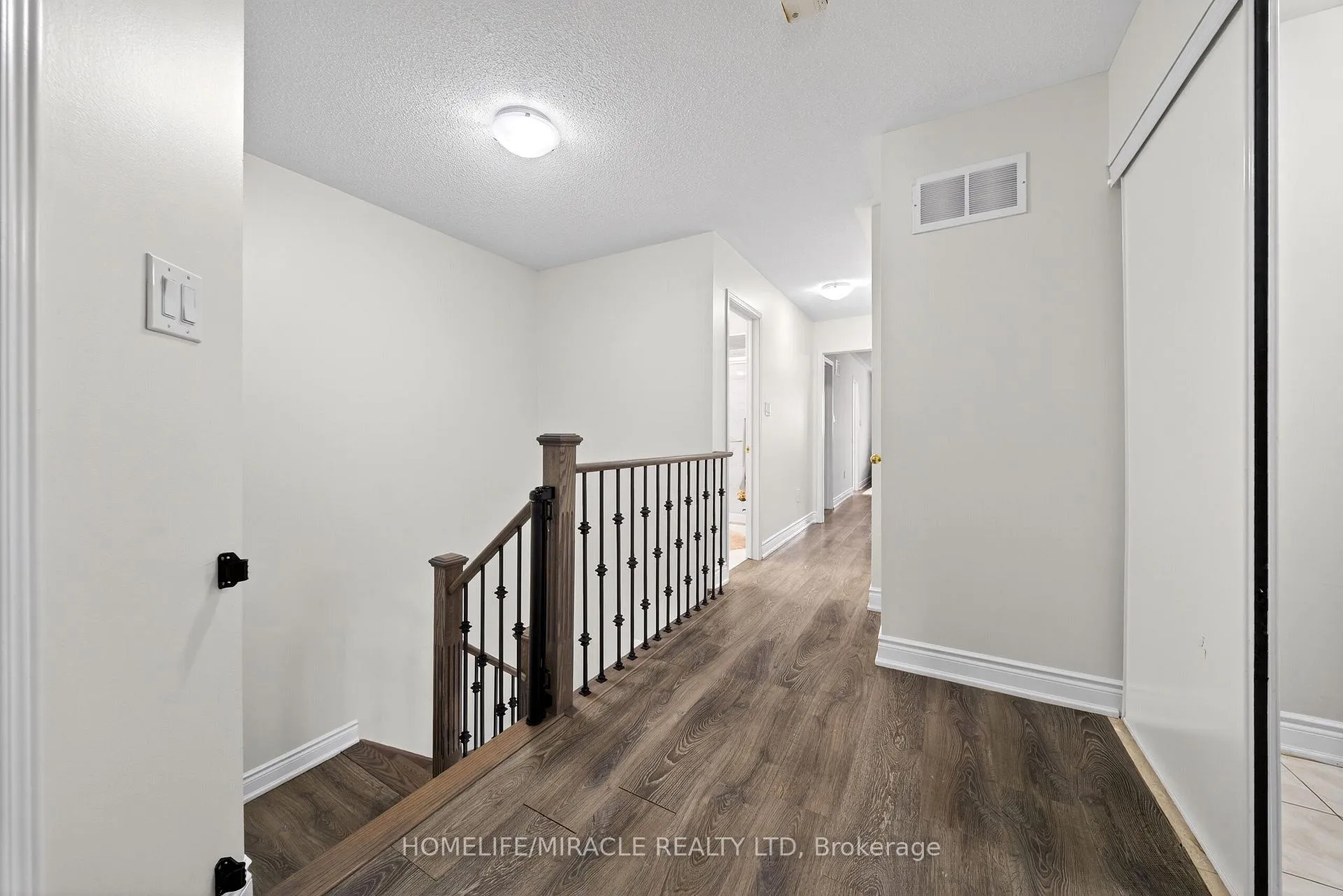 Photo 7 of 71 Roadmaster Lane, Brampton, Fletcher's Meadow — HOMEH
