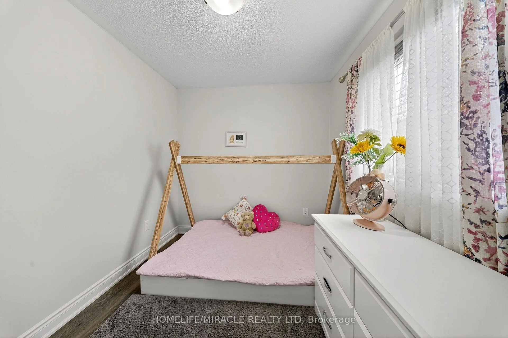 Photo 10 of 71 Roadmaster Lane, Brampton, Fletcher's Meadow — HOMEH