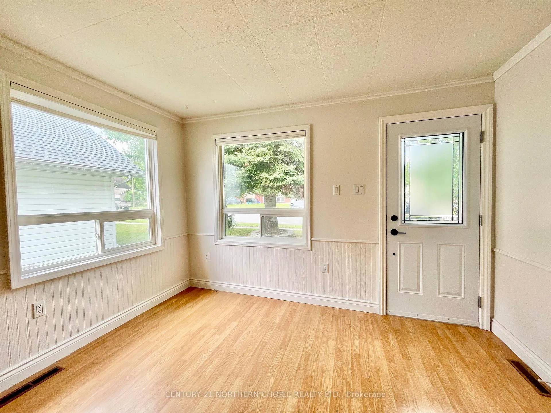 Photo 7 of 25 Casimir Avenue, Dryden, Downtown — HOMEH