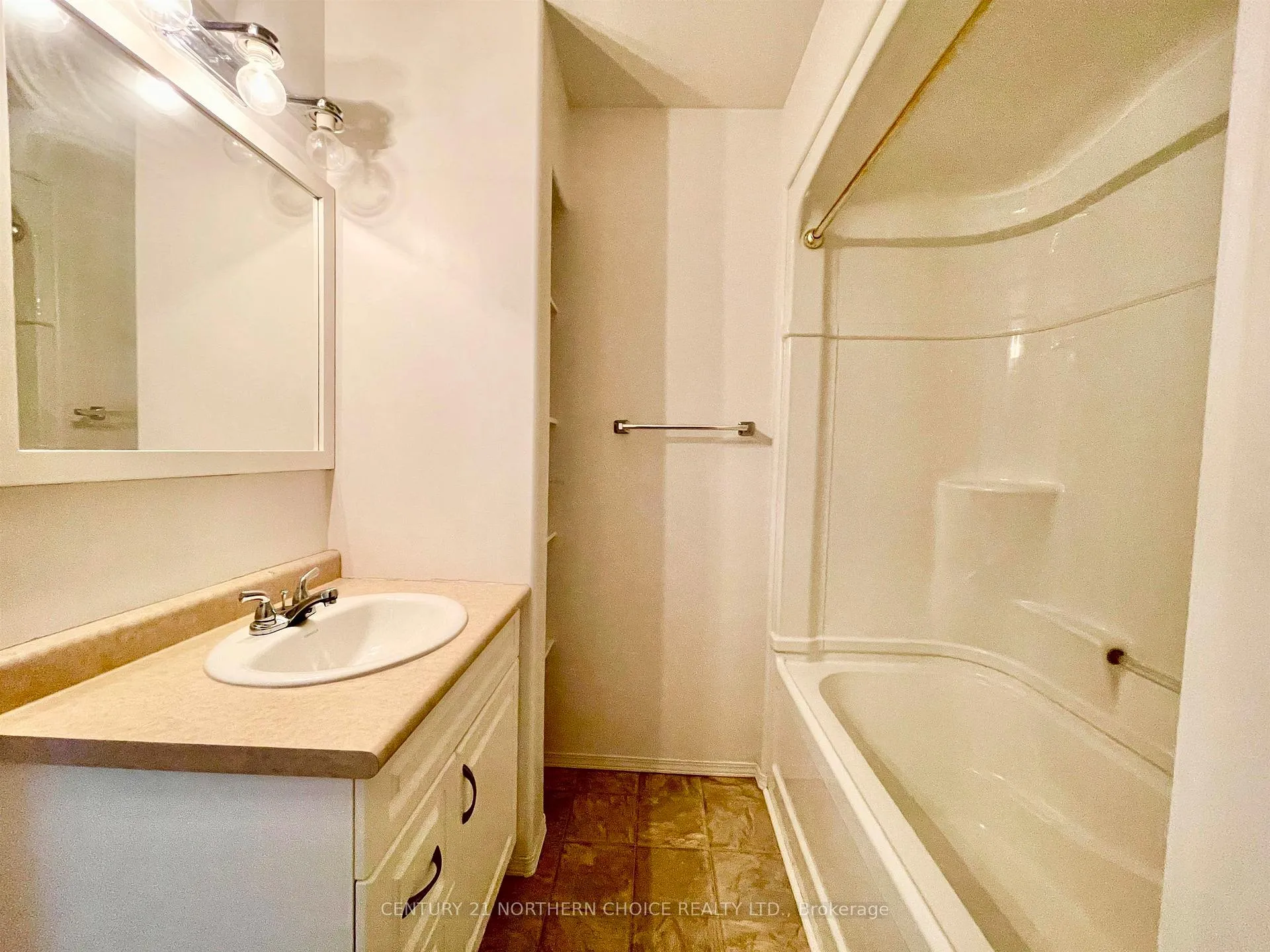Photo 10 of 25 Casimir Avenue, Dryden, Downtown — HOMEH