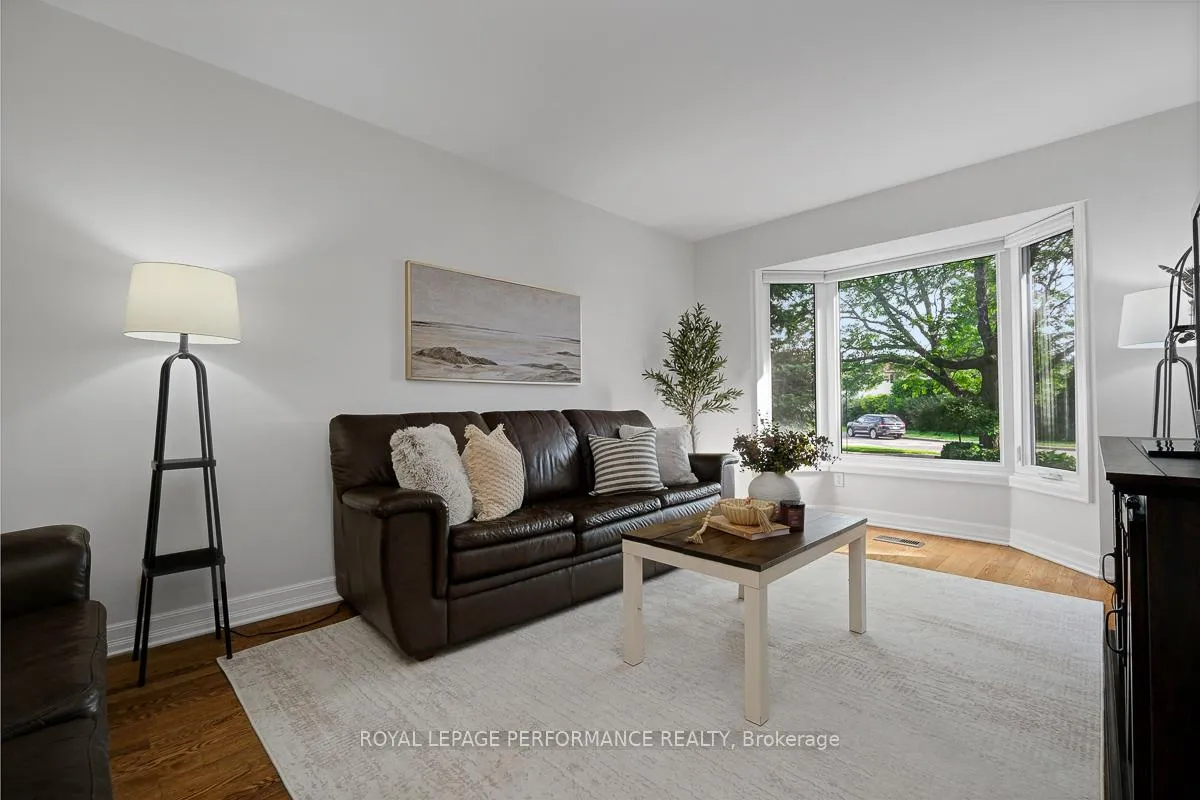Photo 5 of 1595 Champneuf Drive, Ottawa, Chateauneuf — HOMEH