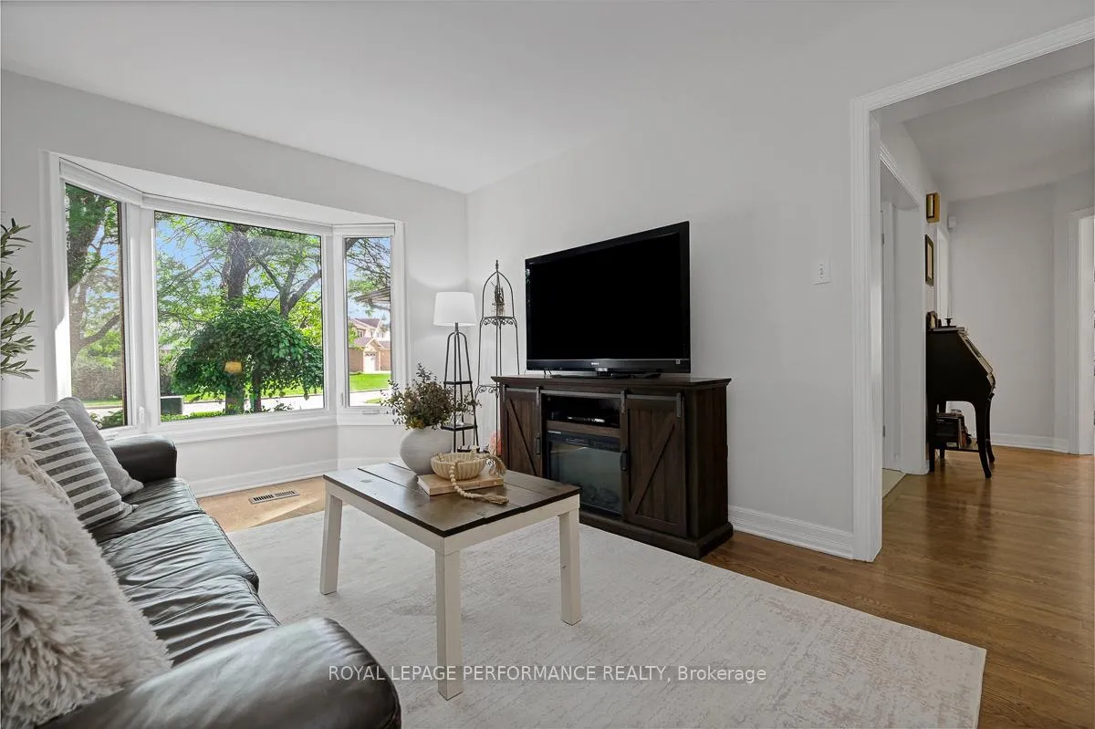 Photo 6 of 1595 Champneuf Drive, Ottawa, Chateauneuf — HOMEH