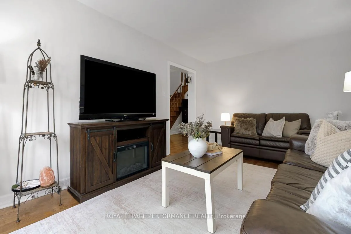 Photo 7 of 1595 Champneuf Drive, Ottawa, Chateauneuf — HOMEH
