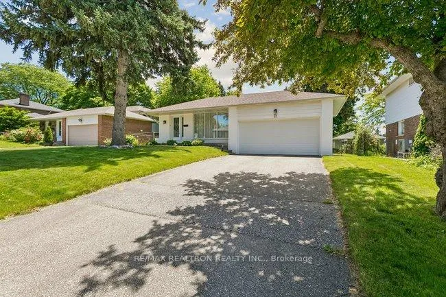 Photo 2 of 27 Elfindale Crescent, North York, Henry Farm — HOMEH