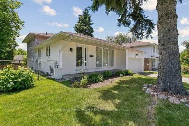 Photo 5 of 27 Elfindale Crescent, North York, Henry Farm — HOMEH