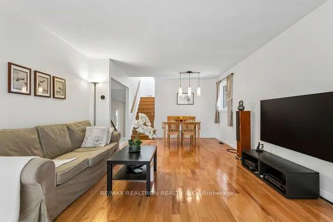 Photo 9 of 27 Elfindale Crescent, North York, Henry Farm — HOMEH