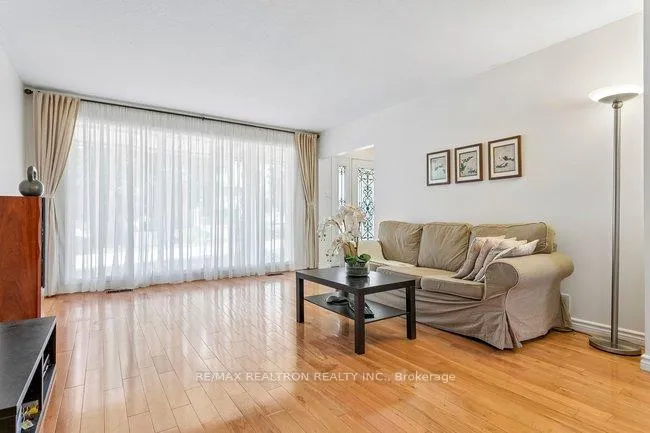 Photo 11 of 27 Elfindale Crescent, North York, Henry Farm — HOMEH