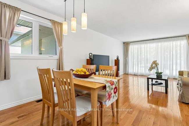 Photo 14 of 27 Elfindale Crescent, North York, Henry Farm — HOMEH