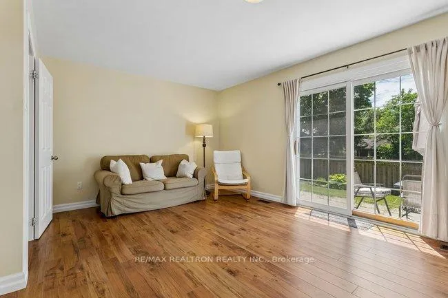 Photo 15 of 27 Elfindale Crescent, North York, Henry Farm — HOMEH