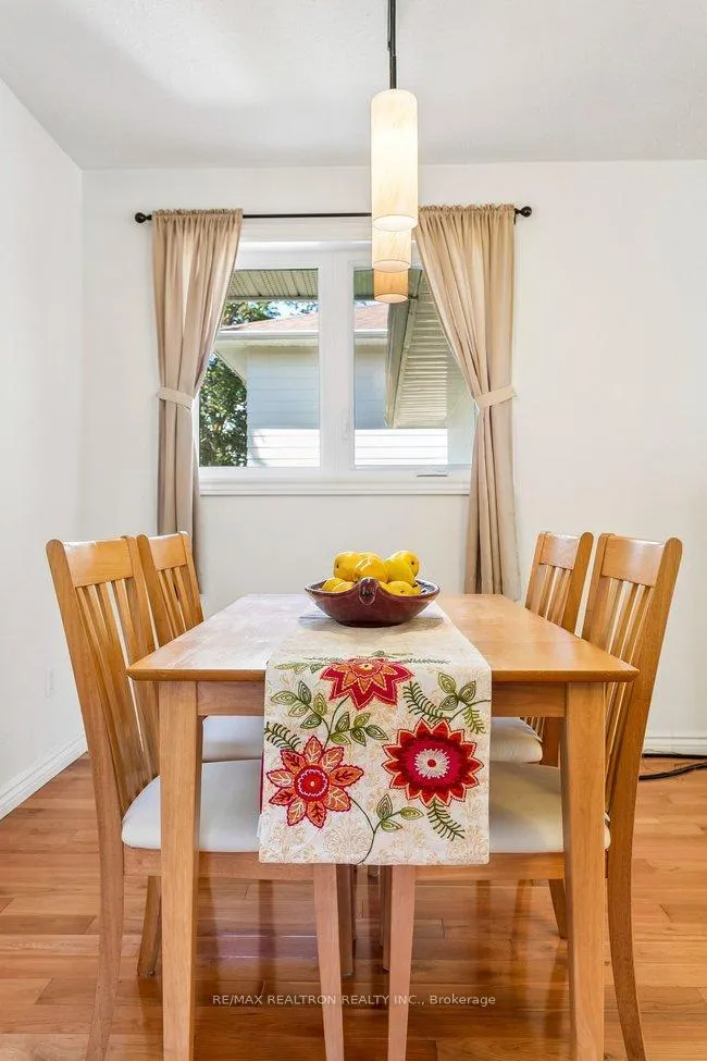 Photo 16 of 27 Elfindale Crescent, North York, Henry Farm — HOMEH