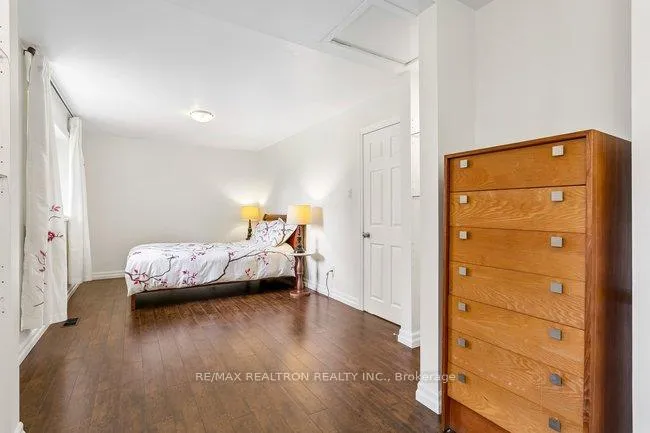 Photo 21 of 27 Elfindale Crescent, North York, Henry Farm — HOMEH