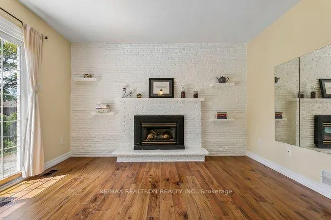 Photo 24 of 27 Elfindale Crescent, North York, Henry Farm — HOMEH