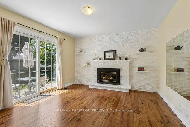 Photo 26 of 27 Elfindale Crescent, North York, Henry Farm — HOMEH