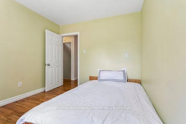 Photo 29 of 27 Elfindale Crescent, North York, Henry Farm — HOMEH