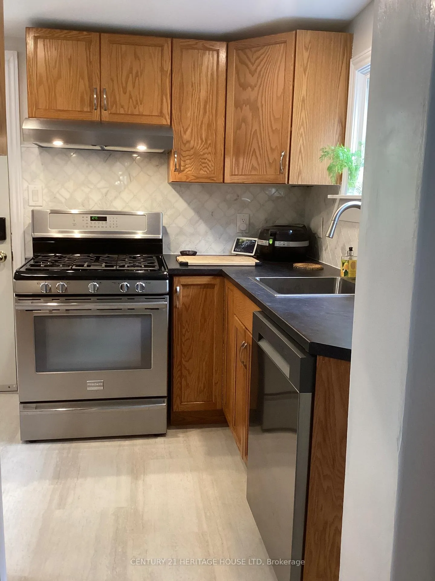 Photo 4 of 43 Hemlock Street, St. Thomas — HOMEH