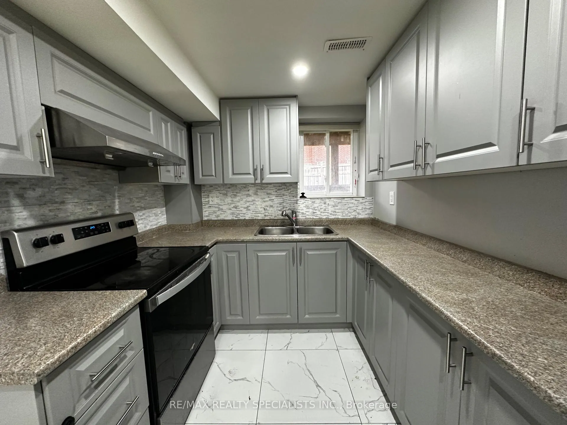 Photo 4 of Unit BSMT, 14 Hashmi Place, Brampton, Credit Valley — HOMEH