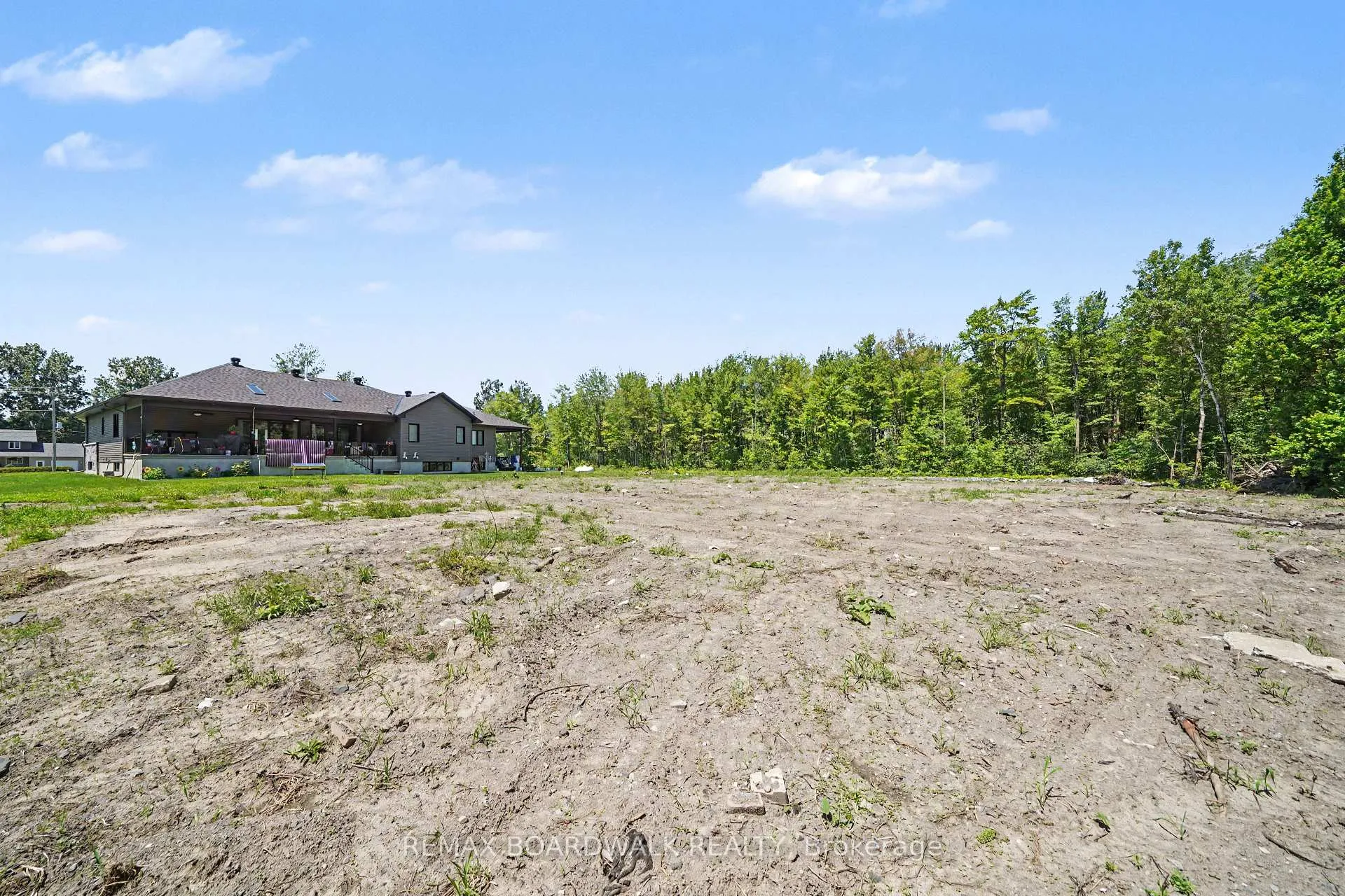 Photo 45 of 139 St Thomas Street, Russell, Russell Twp — HOMEH