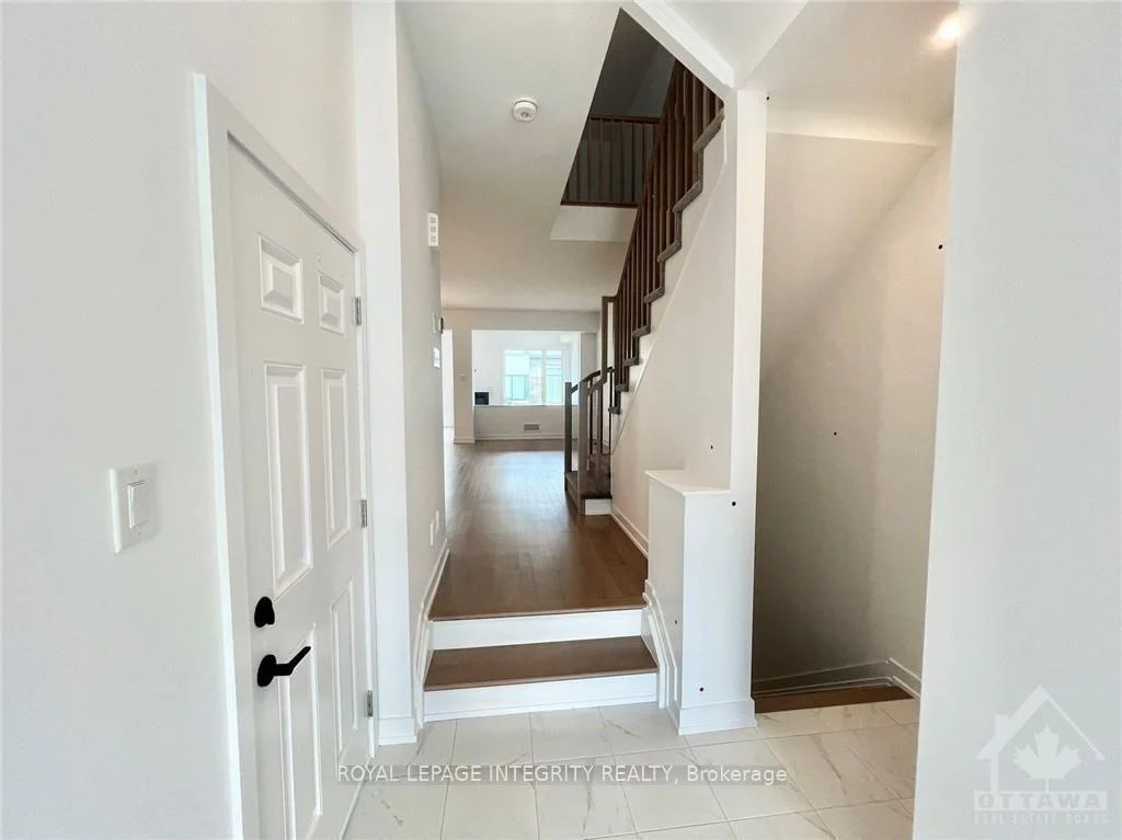 Photo 3 of 1000 Acoustic Way, Ottawa, Riverside South/Gloucester Glen — HOMEH