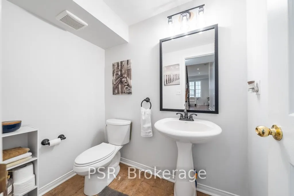 Photo 10 of 150 Voyager Pass, Hamilton, Binbrook — HOMEH