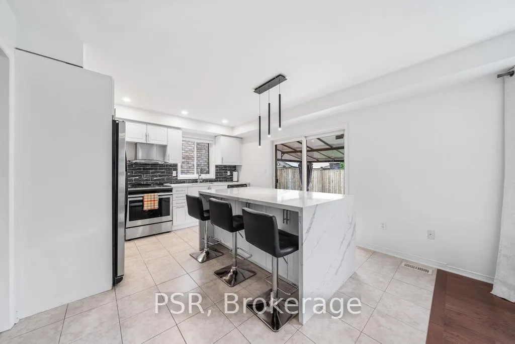 Photo 11 of 150 Voyager Pass, Hamilton, Binbrook — HOMEH