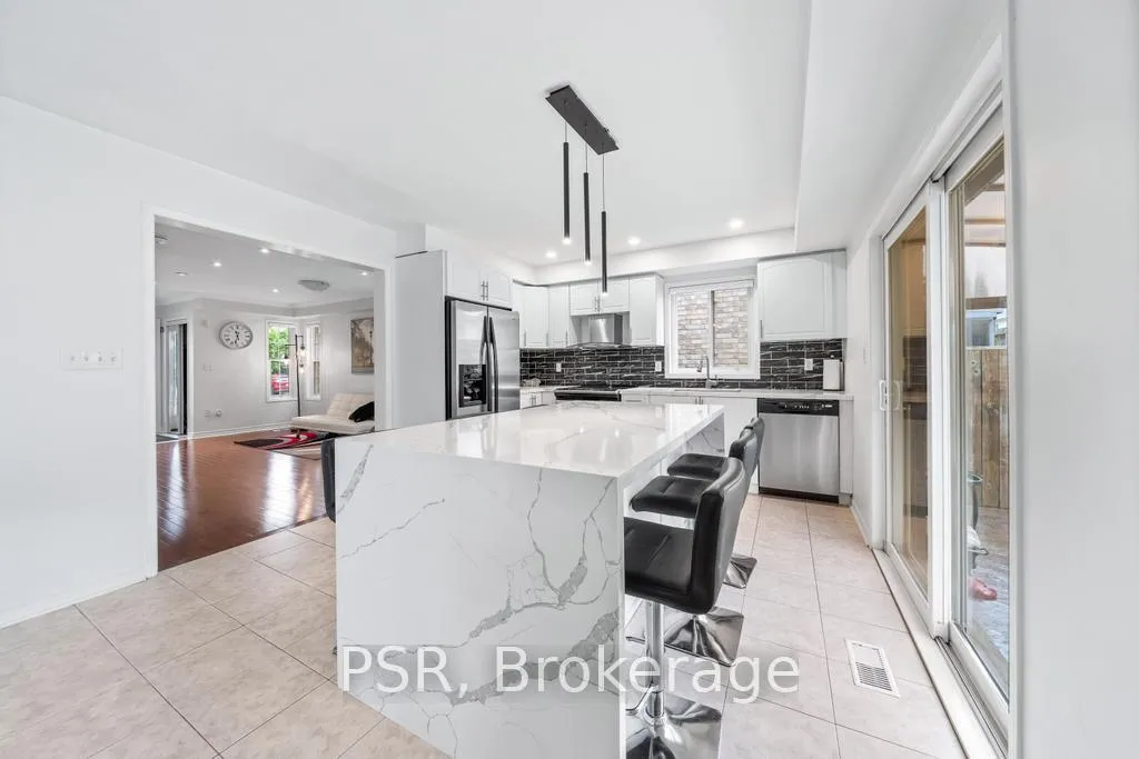 Photo 17 of 150 Voyager Pass, Hamilton, Binbrook — HOMEH