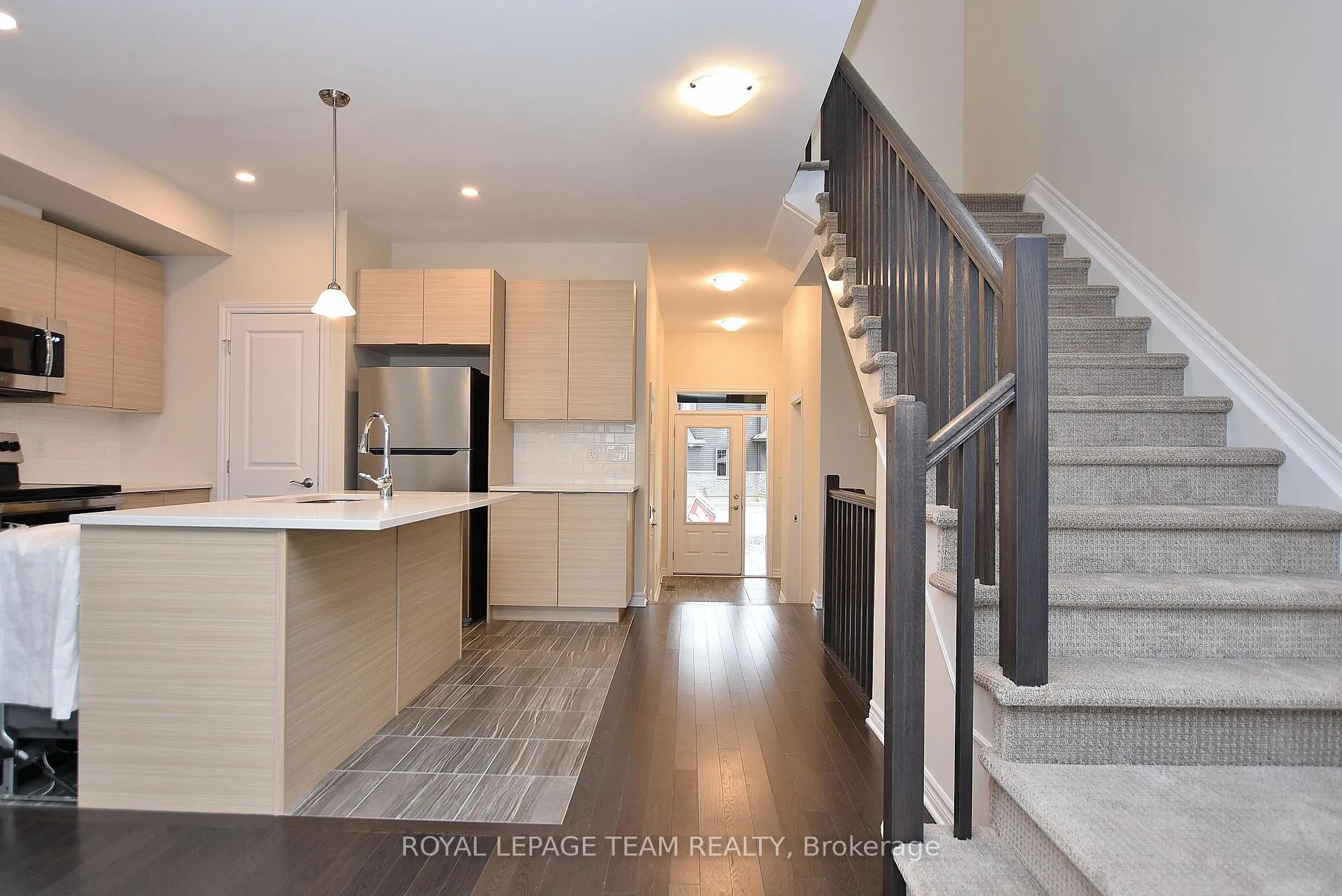Photo 3 of 30 Rookie Crescent, Ottawa, Kanata - Emerald Meadows/Trailwest — HOMEH