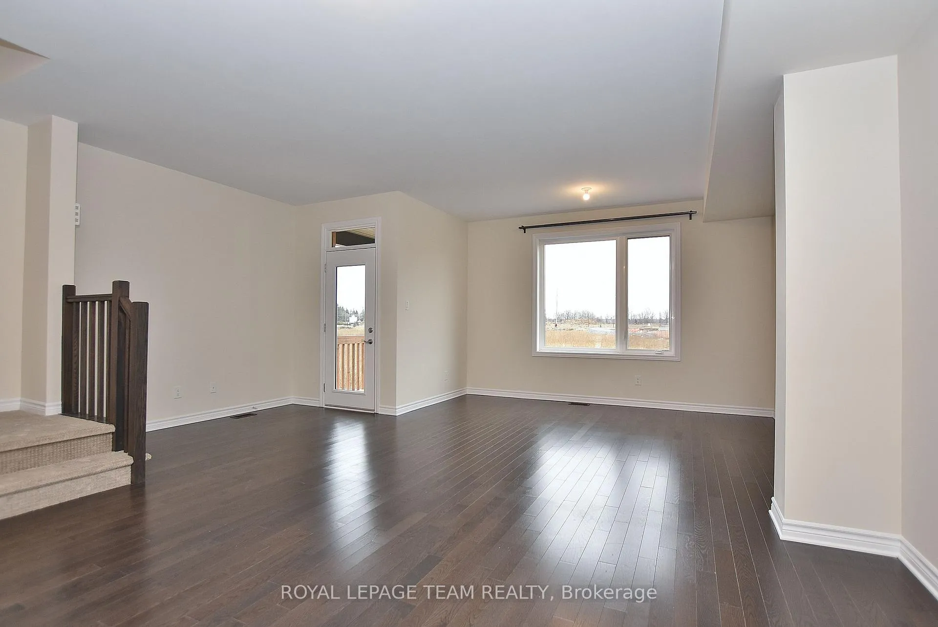 Photo 4 of 30 Rookie Crescent, Ottawa, Kanata - Emerald Meadows/Trailwest — HOMEH