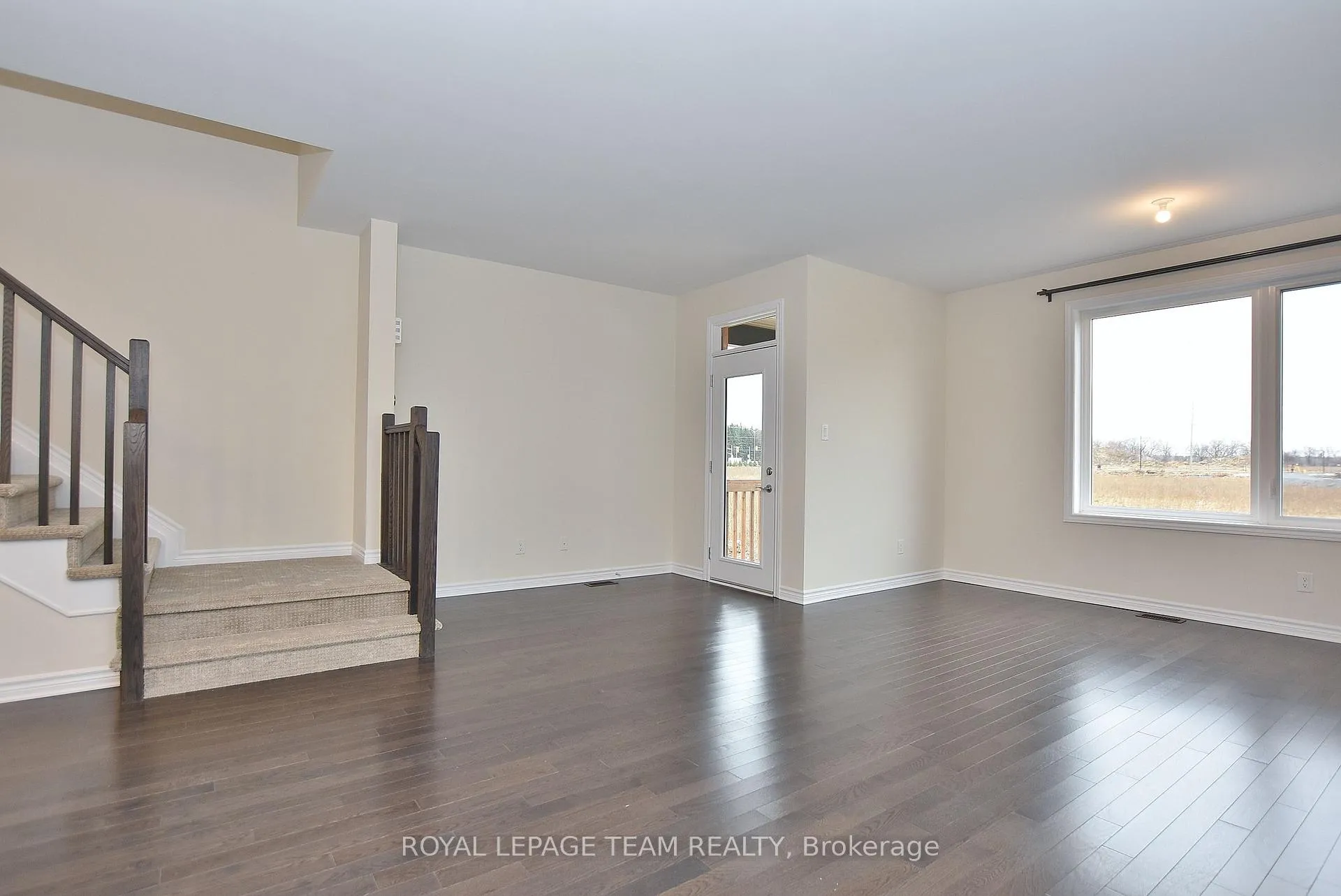 Photo 5 of 30 Rookie Crescent, Ottawa, Kanata - Emerald Meadows/Trailwest — HOMEH