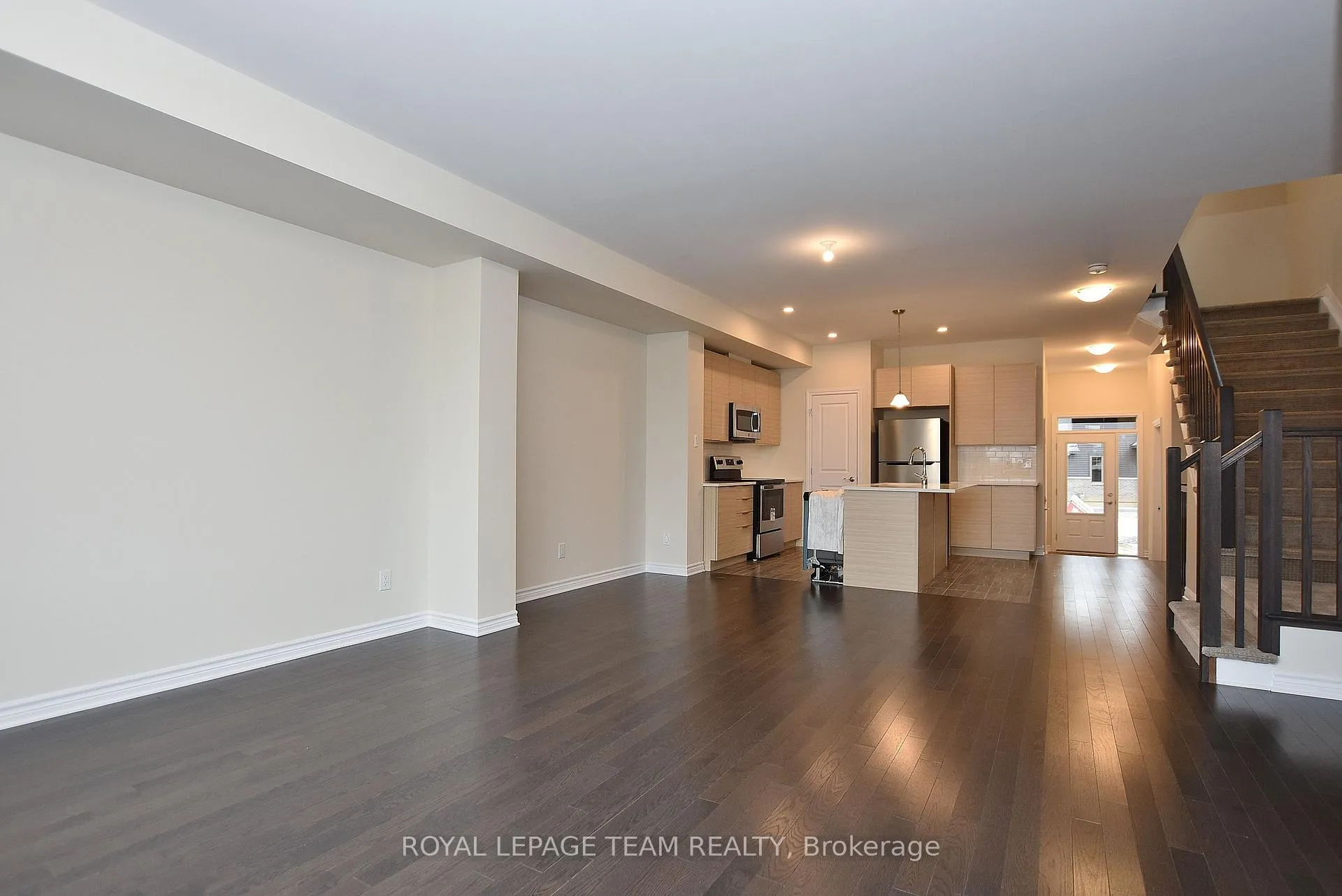 Photo 6 of 30 Rookie Crescent, Ottawa, Kanata - Emerald Meadows/Trailwest — HOMEH