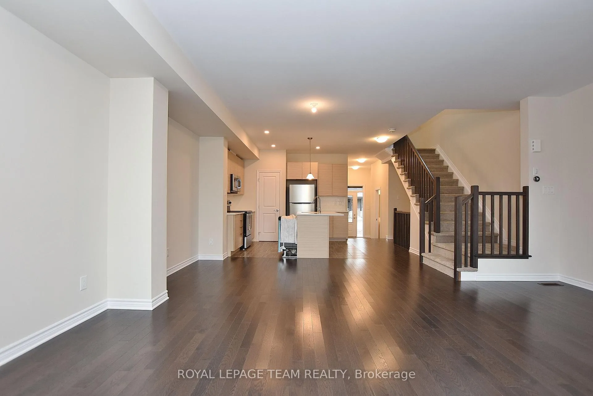 Photo 7 of 30 Rookie Crescent, Ottawa, Kanata - Emerald Meadows/Trailwest — HOMEH