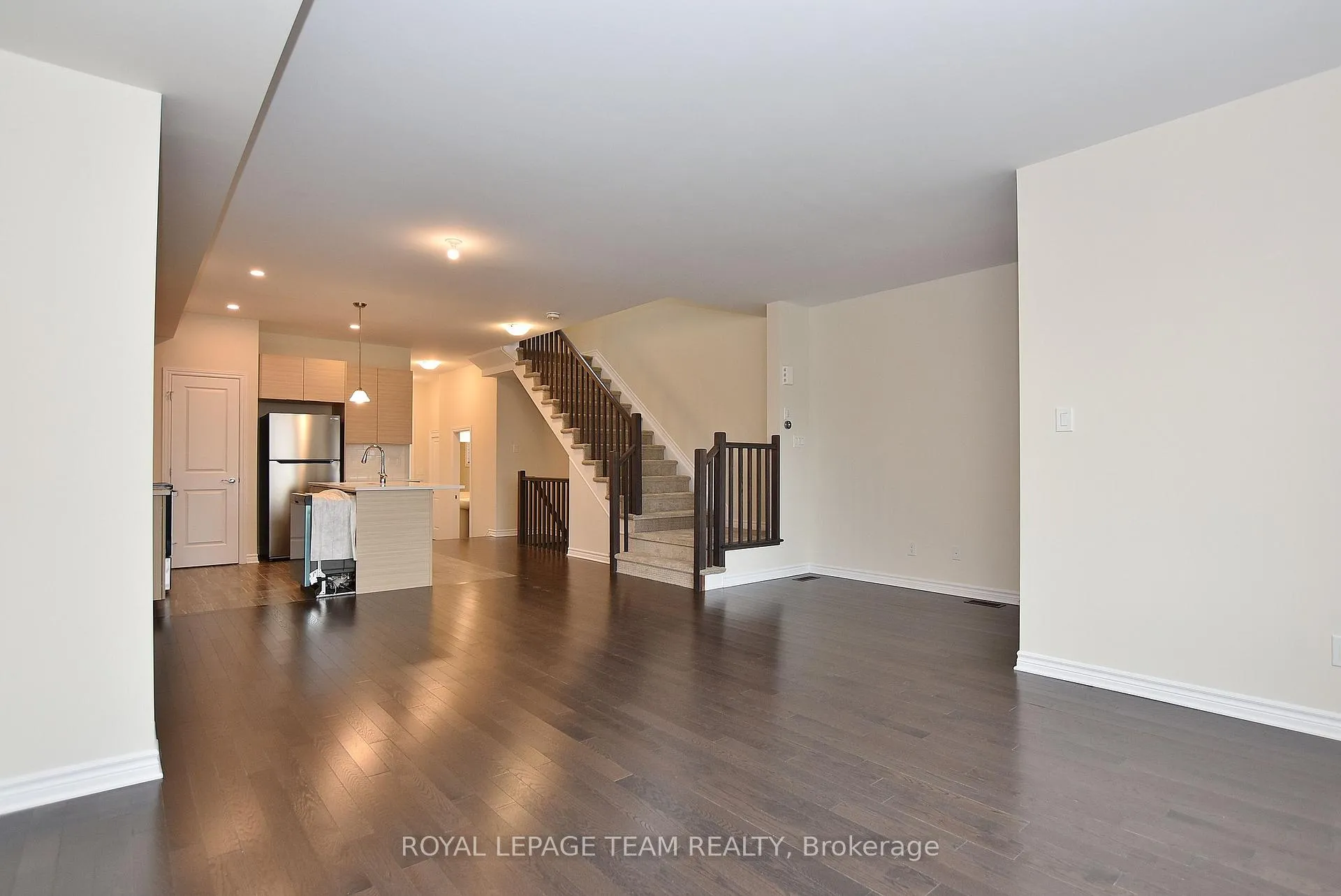 Photo 8 of 30 Rookie Crescent, Ottawa, Kanata - Emerald Meadows/Trailwest — HOMEH