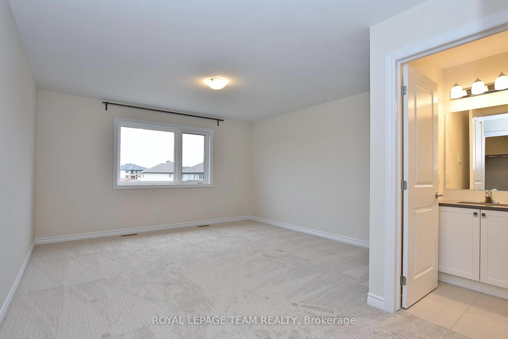 Photo 14 of 30 Rookie Crescent, Ottawa, Kanata - Emerald Meadows/Trailwest — HOMEH
