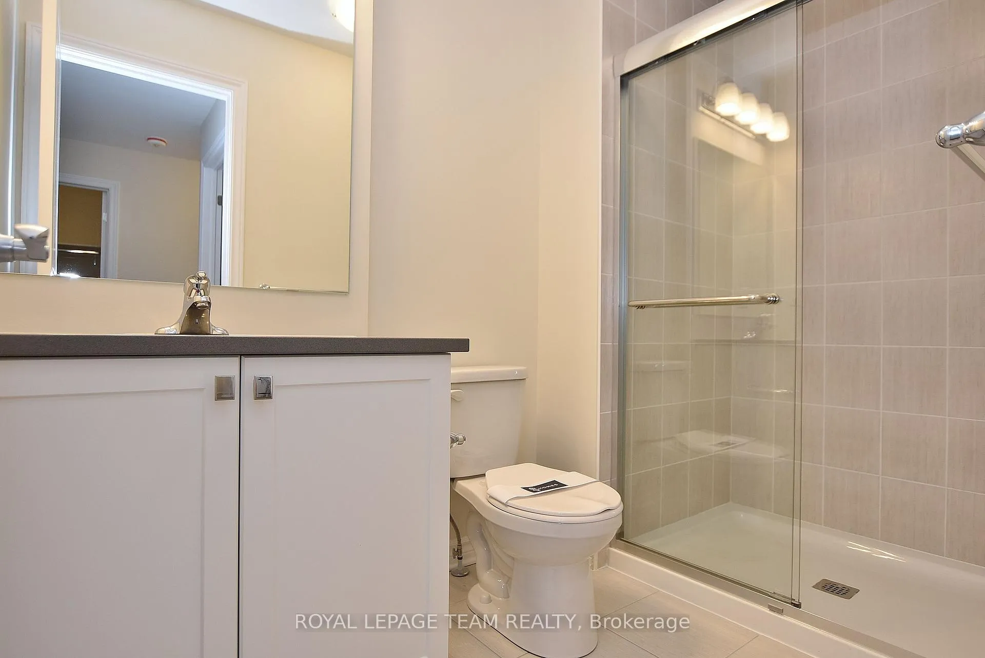 Photo 17 of 30 Rookie Crescent, Ottawa, Kanata - Emerald Meadows/Trailwest — HOMEH
