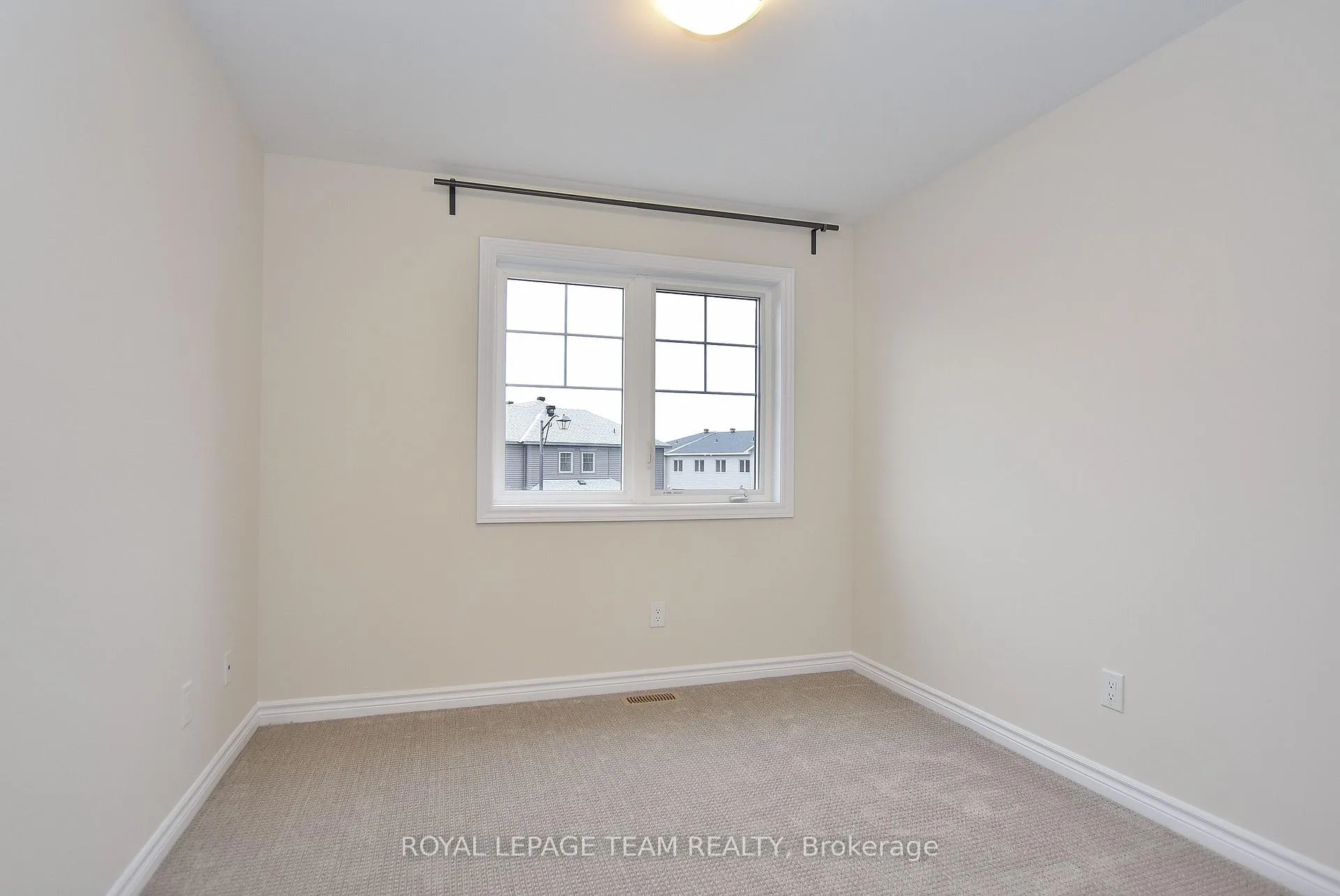 Photo 19 of 30 Rookie Crescent, Ottawa, Kanata - Emerald Meadows/Trailwest — HOMEH