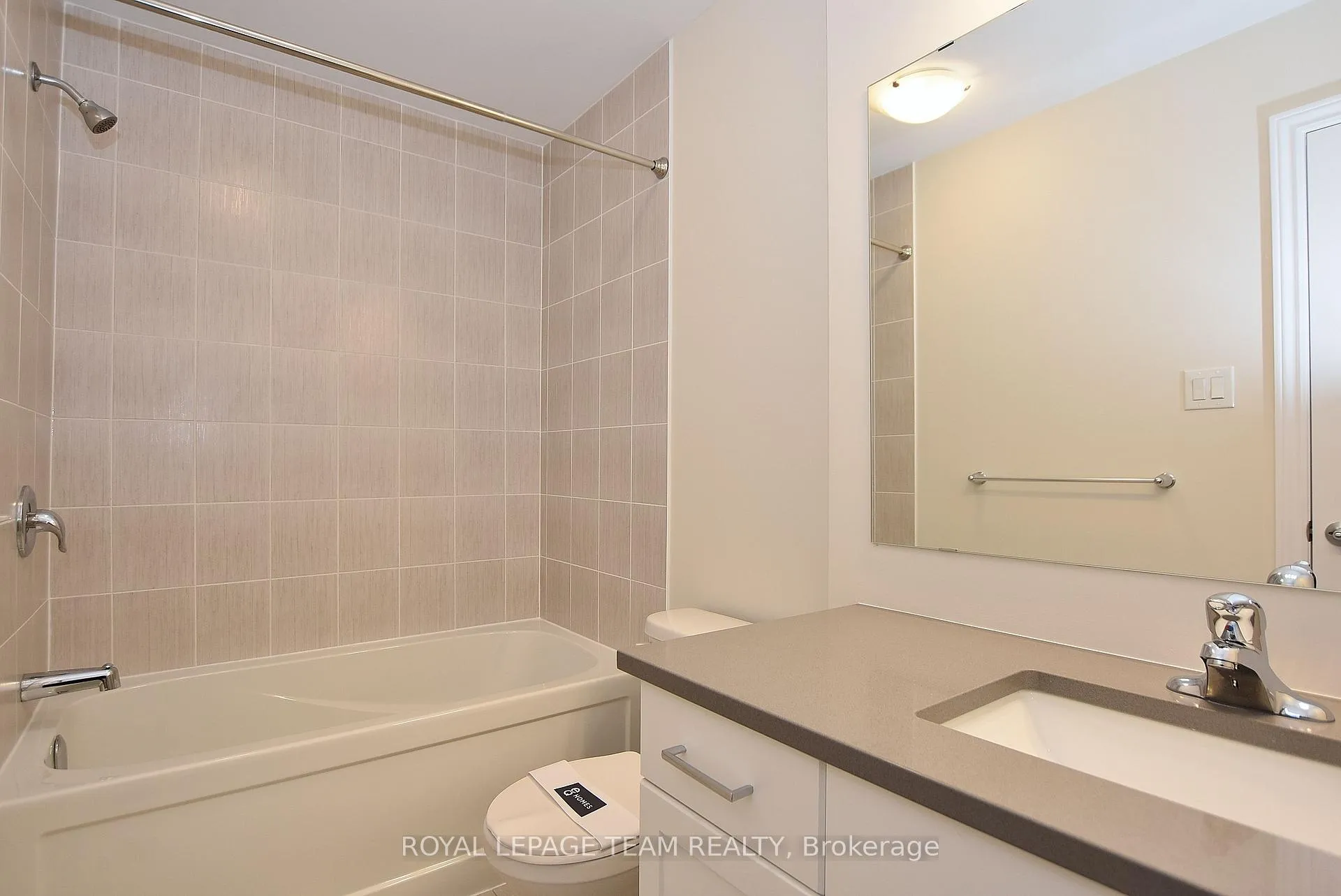 Photo 21 of 30 Rookie Crescent, Ottawa, Kanata - Emerald Meadows/Trailwest — HOMEH
