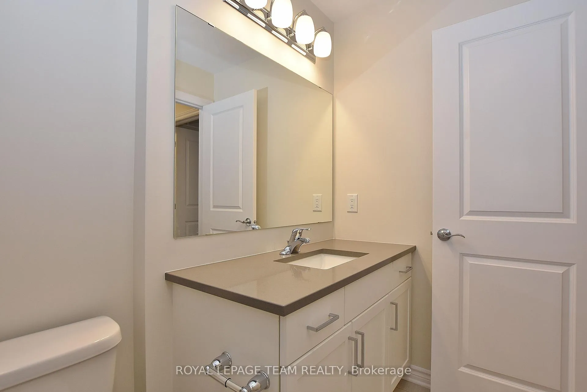 Photo 22 of 30 Rookie Crescent, Ottawa, Kanata - Emerald Meadows/Trailwest — HOMEH