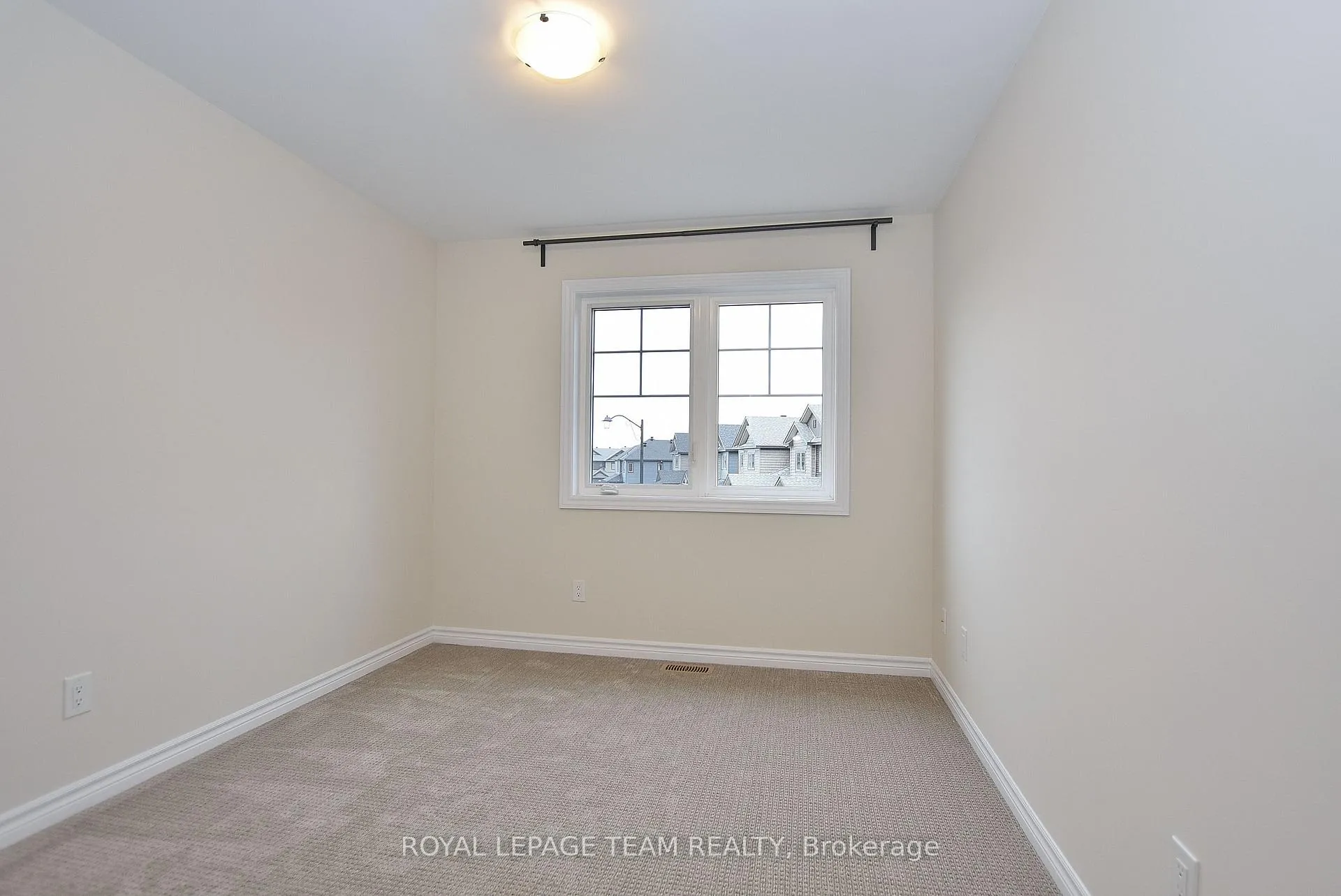 Photo 23 of 30 Rookie Crescent, Ottawa, Kanata - Emerald Meadows/Trailwest — HOMEH