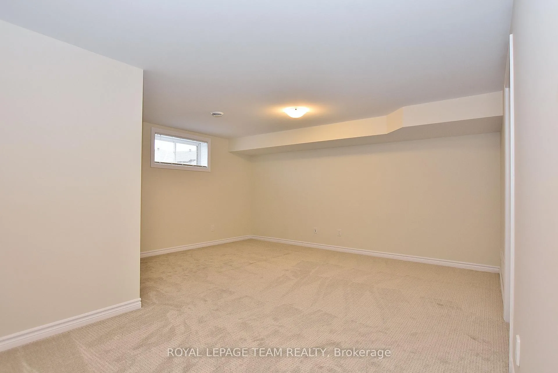 Photo 26 of 30 Rookie Crescent, Ottawa, Kanata - Emerald Meadows/Trailwest — HOMEH