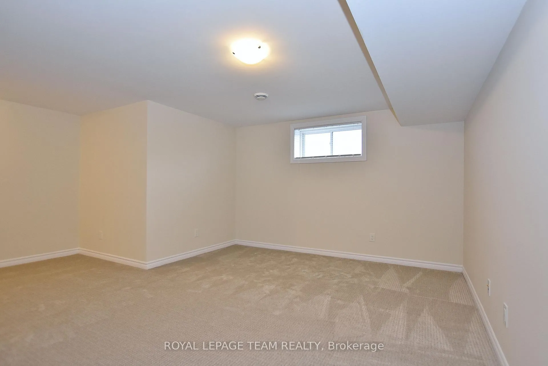 Photo 27 of 30 Rookie Crescent, Ottawa, Kanata - Emerald Meadows/Trailwest — HOMEH