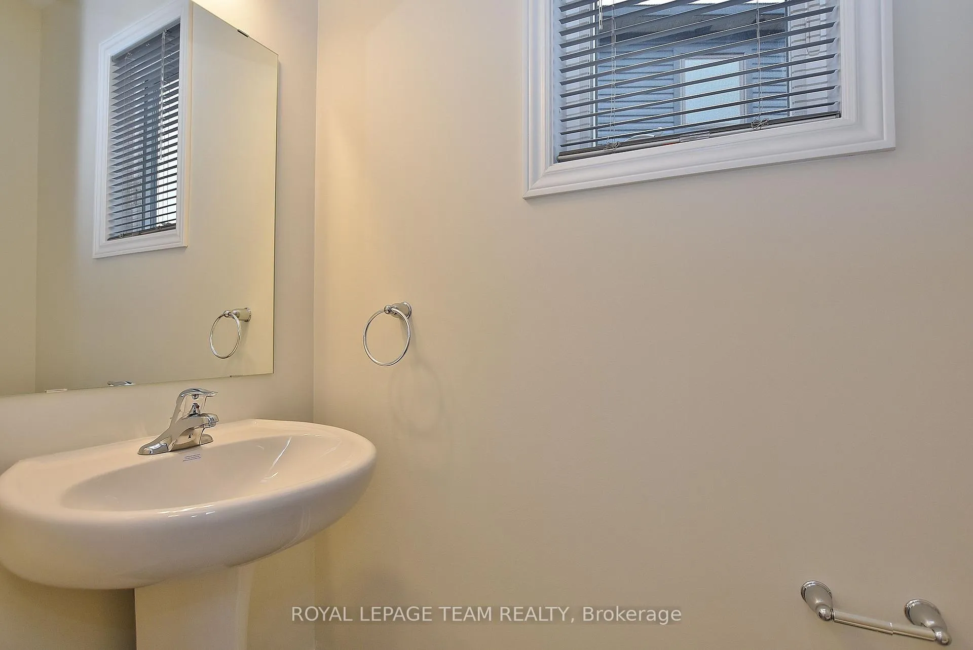 Photo 29 of 30 Rookie Crescent, Ottawa, Kanata - Emerald Meadows/Trailwest — HOMEH