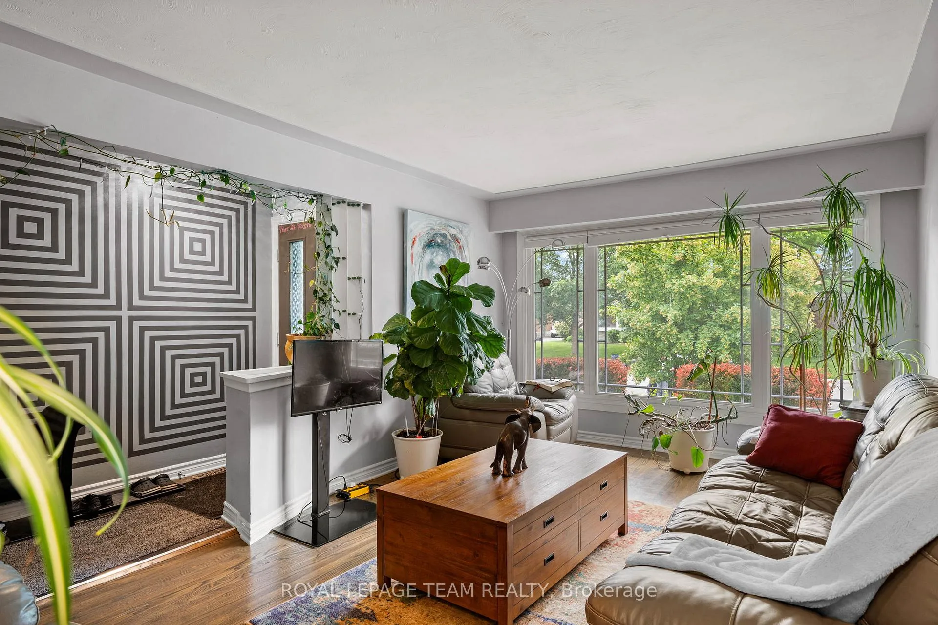 Photo 6 of 879 Pleasant Park Road, Ottawa, Elmvale Acres — HOMEH