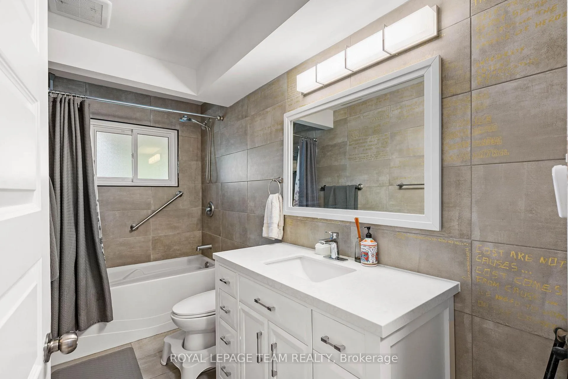 Photo 9 of 879 Pleasant Park Road, Ottawa, Elmvale Acres — HOMEH