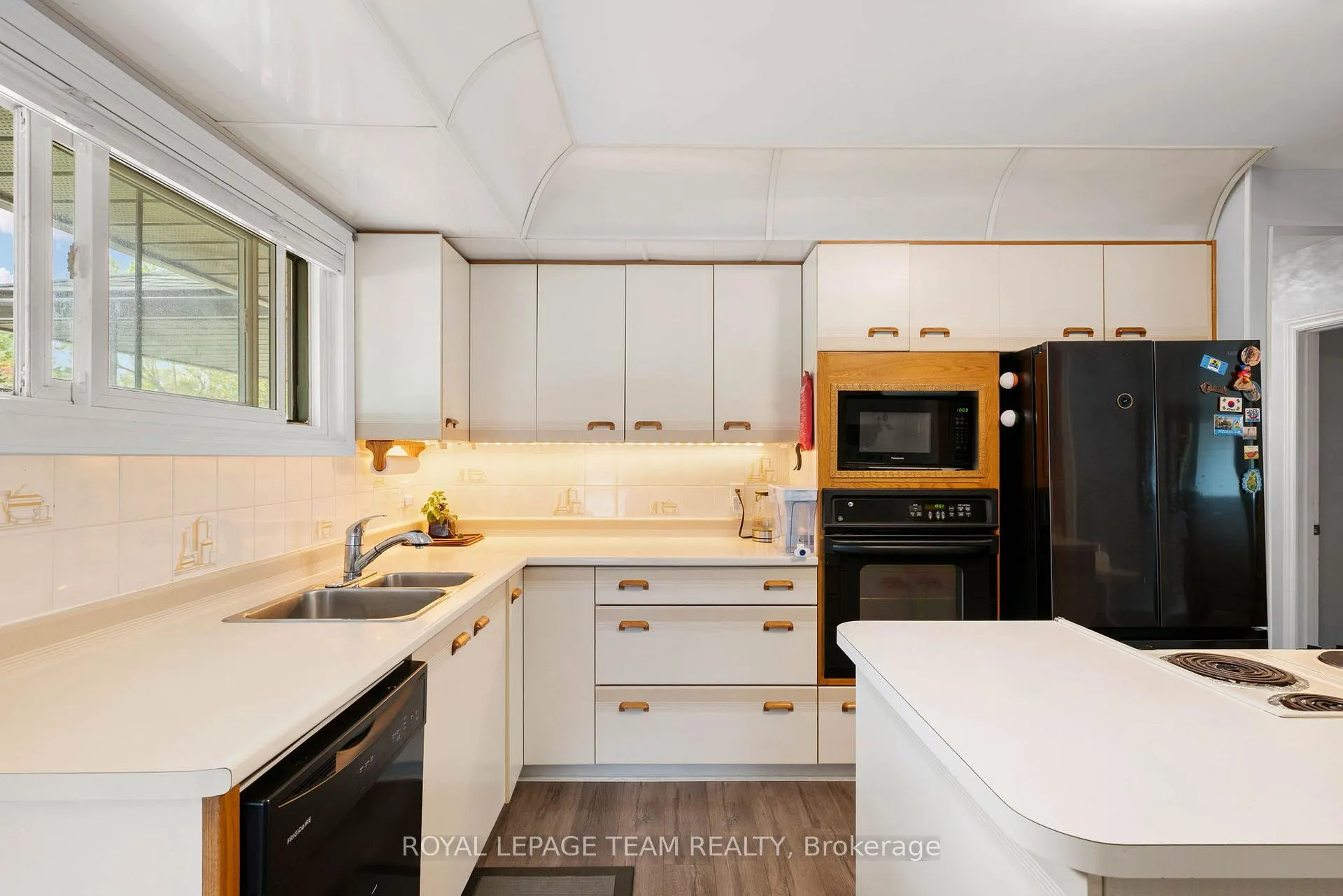 Photo 15 of 879 Pleasant Park Road, Ottawa, Elmvale Acres — HOMEH