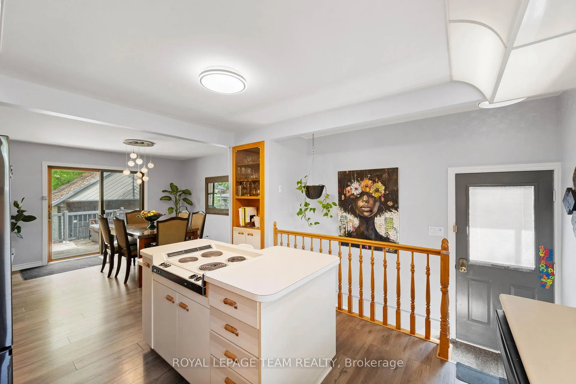 Photo 16 of 879 Pleasant Park Road, Ottawa, Elmvale Acres — HOMEH