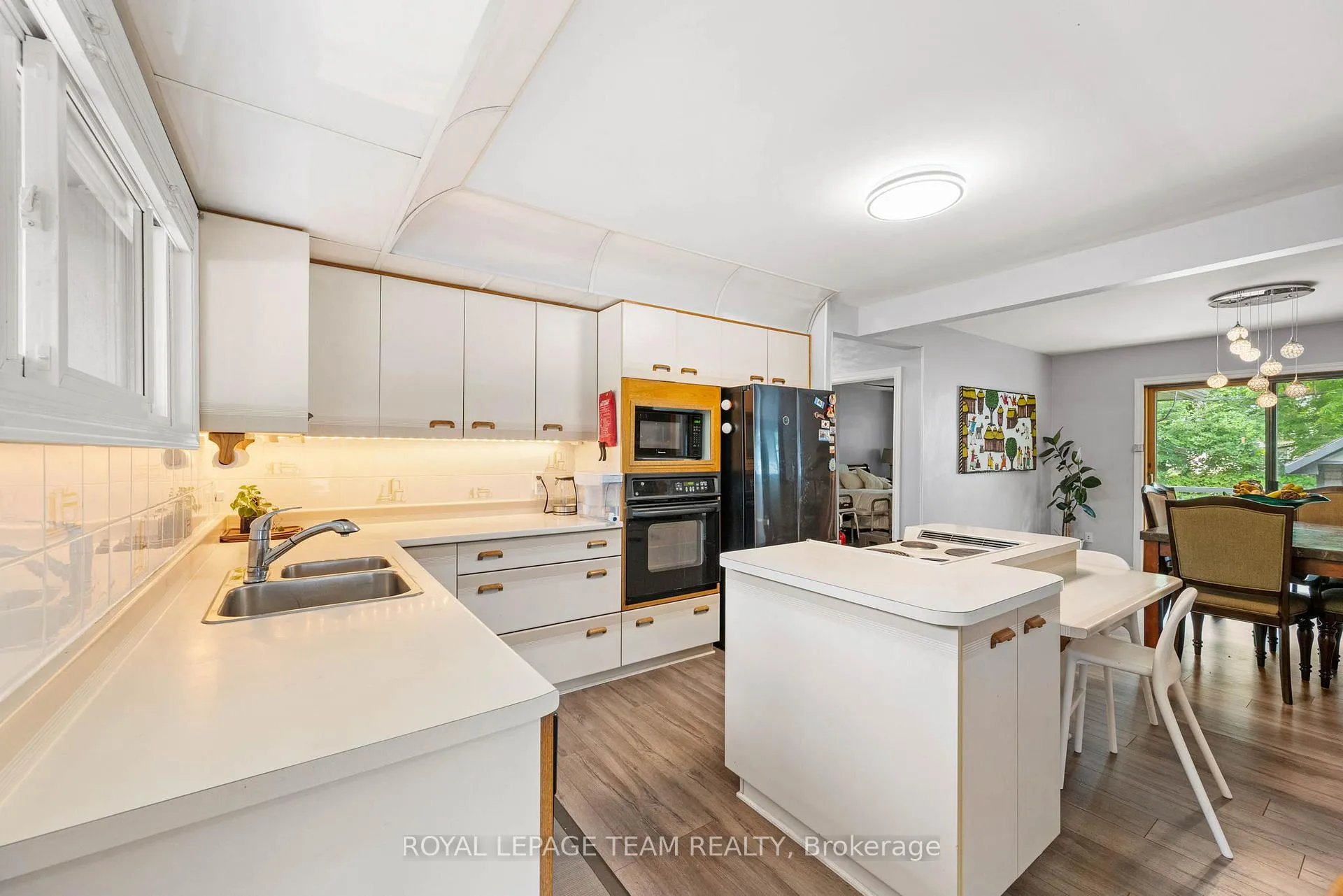 Photo 17 of 879 Pleasant Park Road, Ottawa, Elmvale Acres — HOMEH
