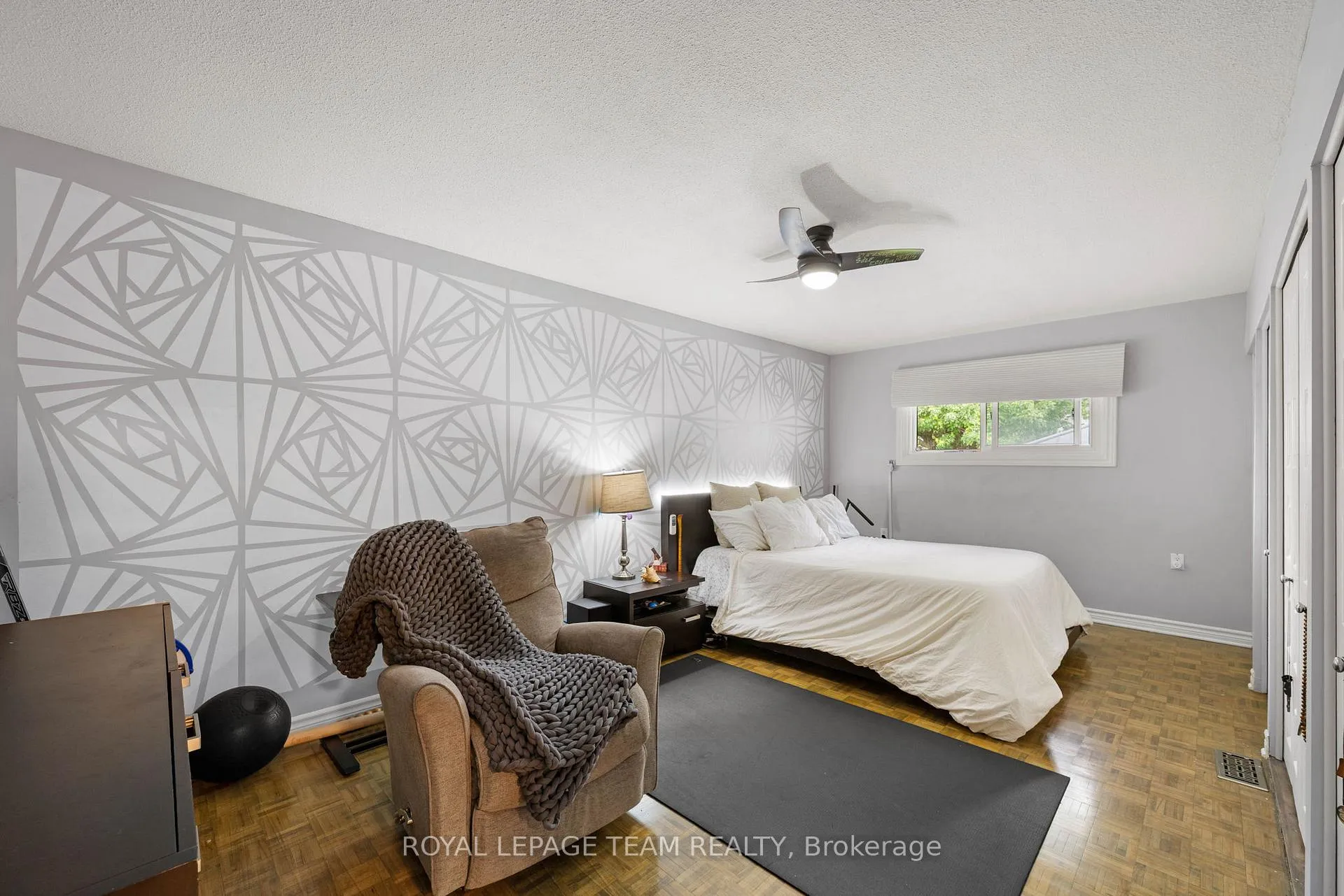 Photo 18 of 879 Pleasant Park Road, Ottawa, Elmvale Acres — HOMEH