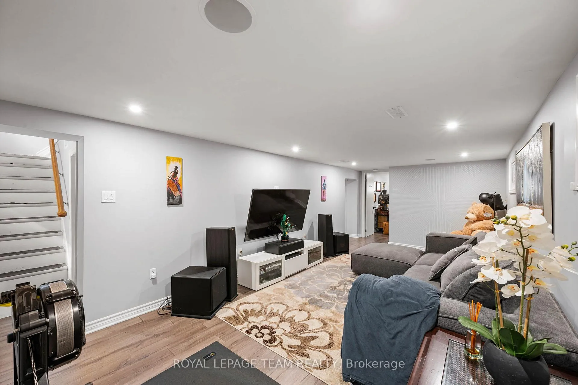 Photo 23 of 879 Pleasant Park Road, Ottawa, Elmvale Acres — HOMEH